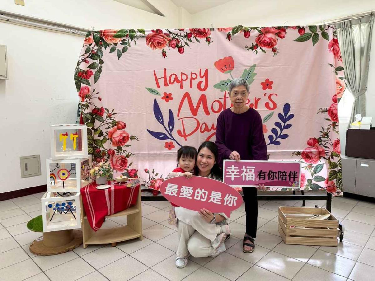 line_album_11556母親節合照_260507_9