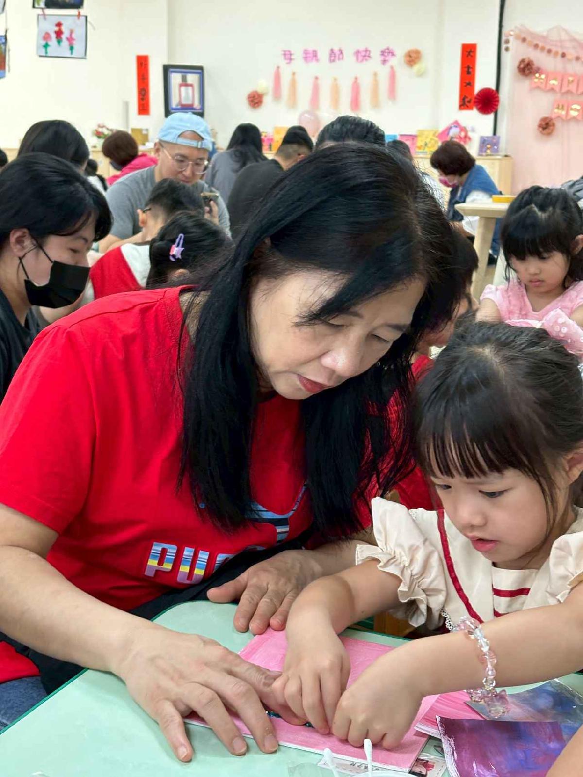 114學年度 母親節節慶活動 (107)